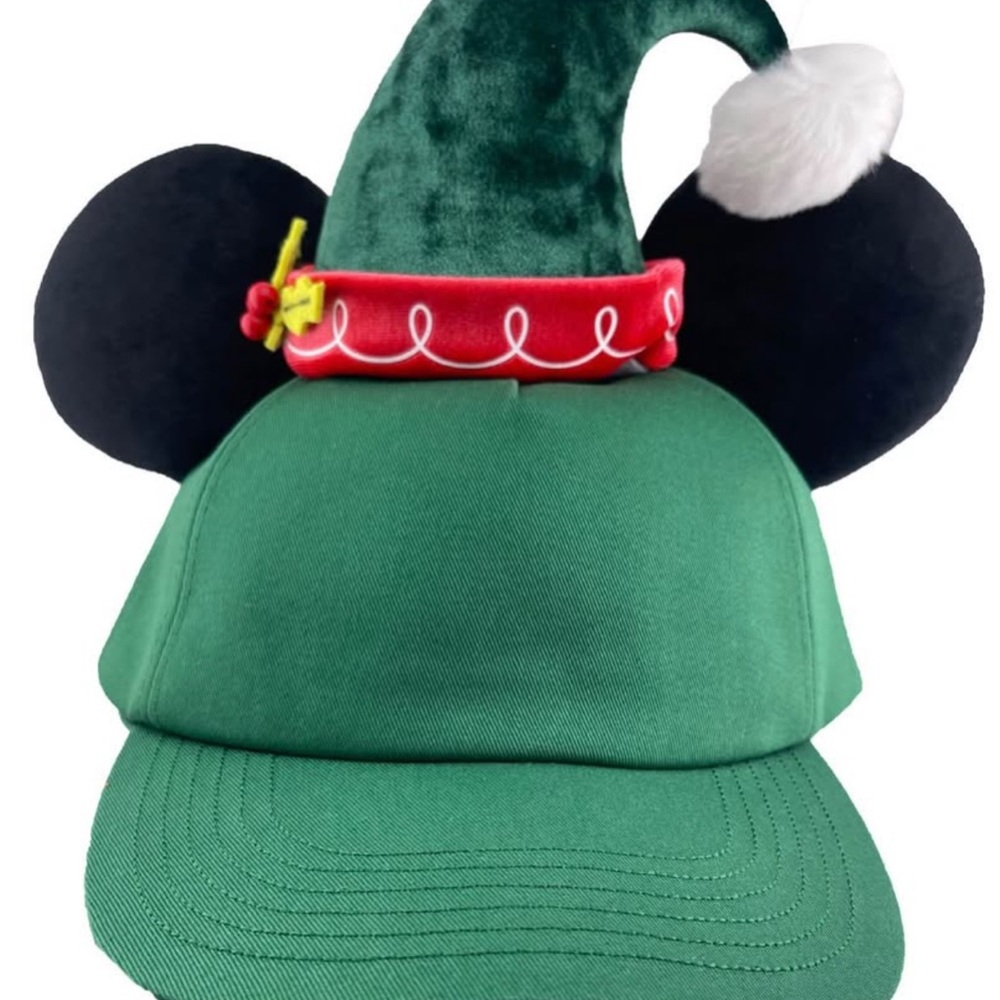 NWT Disney Holiday Baseball Cap💚❤️